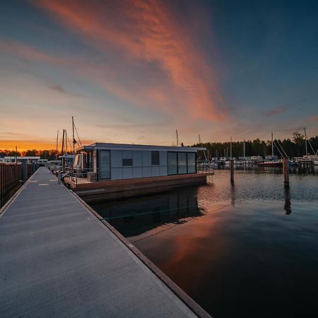 Schwimmendes Ferienhaus "Trinity" Ihr Seahome Auf Der Ostsee Peenemunde Exterior foto