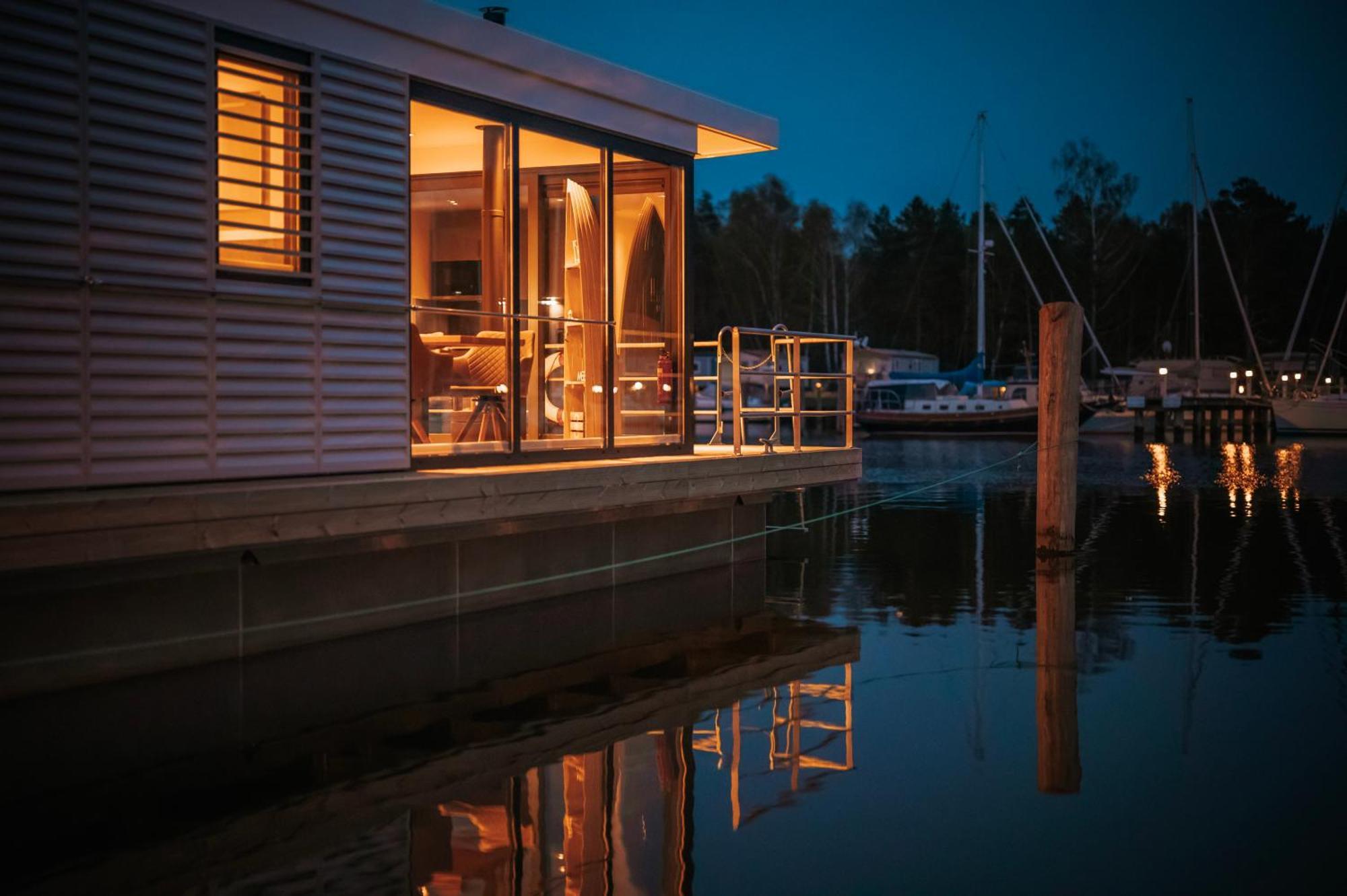 Schwimmendes Ferienhaus "Trinity" Ihr Seahome Auf Der Ostsee Peenemunde Exterior foto